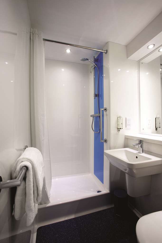 Travelodge Birmingham Dudley 객실 사진