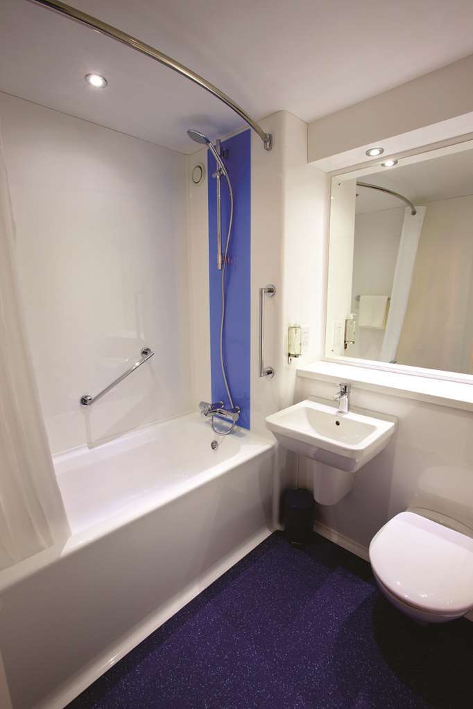 Travelodge Birmingham Dudley 객실 사진
